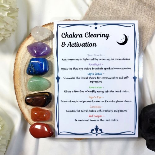 Crystal set for clearing and activating seven chakras with quartz, amethyst, lapis lazuli, aventurine, tiger's eye, carnelian, red jasper and information guide.