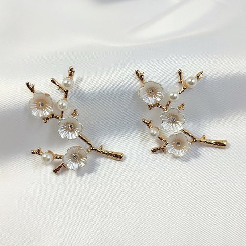 Gold branch charms with flowers and faux pearl beads.