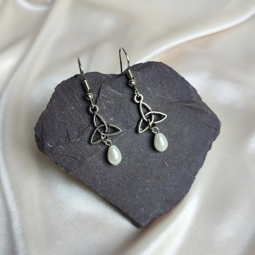 Celtic trinity knot dangle earrings with faux pearl beads.