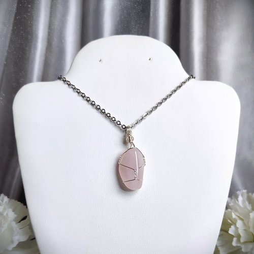 Rose quartz wire wrapped pendant in silver.