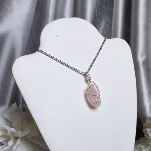 Rose quartz wire wrapped pendant in silver.