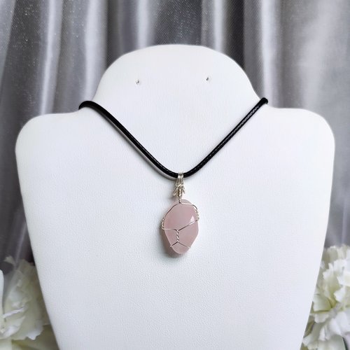 Rose quartz wire wrapped pendant in silver.