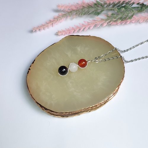 Gemstone pendant for love and relationships with carnelian, rose quartz and garnet beads.