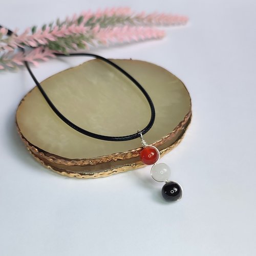 Gemstone pendant for love and relationships with carnelian, rose quartz and garnet beads.