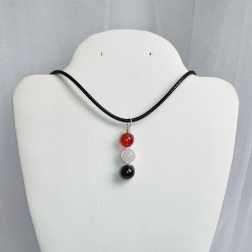 Gemstone pendant for love and relationships with carnelian, rose quartz and garnet beads.