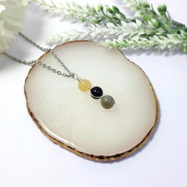 Evil entity protection pendant with citrine, onyx and labradorite.